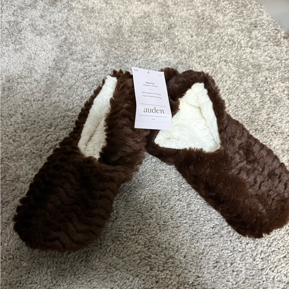 Auden Chocolate Brown Fuzzy Slippers 8-10